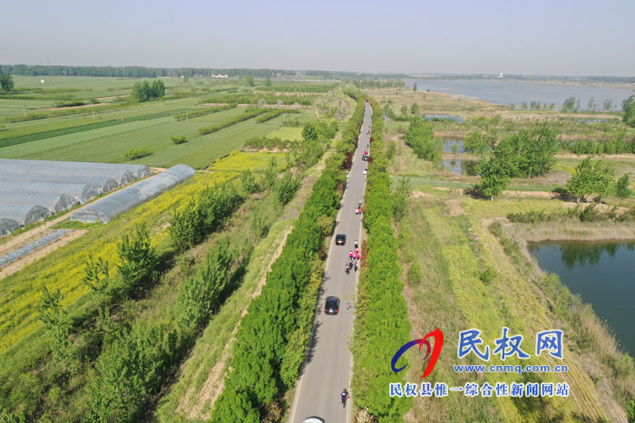 我县环保局举行“保护水资源 绿色伴我行”为主题的徒步穿越活动 我县环保局举行“保护水资源 绿色伴我行”为主题的徒步穿越活动
