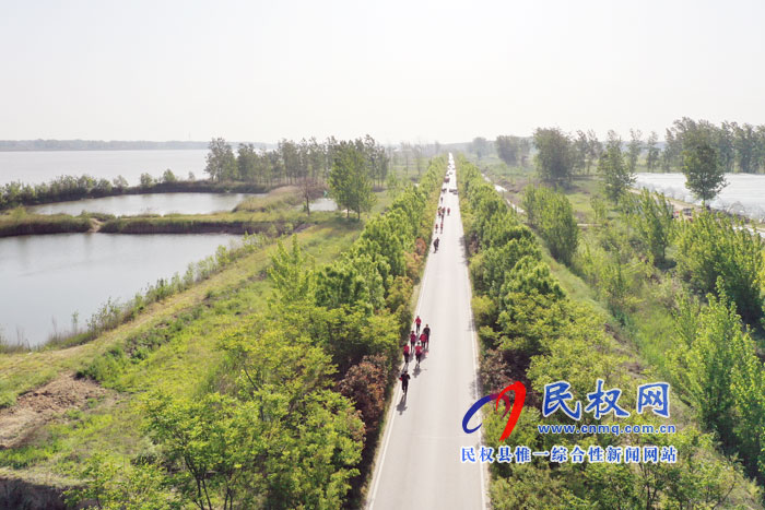 我县环保局举行“保护水资源 绿色伴我行”为主题的徒步穿越活动 我县环保局举行“保护水资源 绿色伴我行”为主题的徒步穿越活动