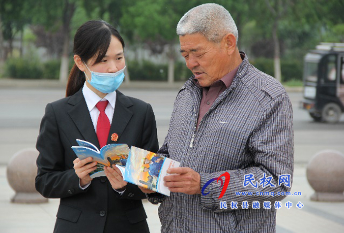 民权法院开展农民工维权宣传活动 民权法院开展农民工维权宣传活动