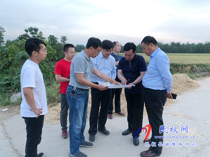 县委副书记、县长张团结到部分乡镇查看高标准示范田选址及小麦生长情况 县委副书记、县长张团结到部分乡镇查看高标准示范田选址及小麦生长情况