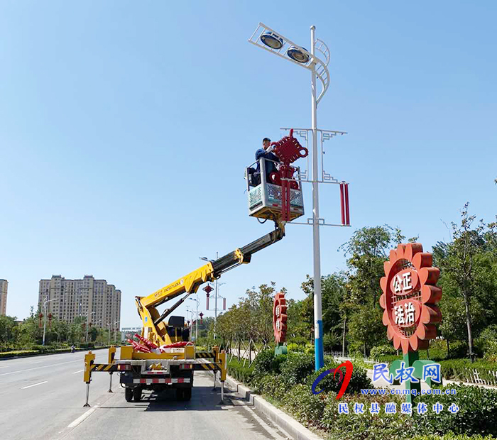 城管局路灯所加强防汛期间路灯设施的维修、维护 城管局路灯所加强防汛期间路灯设施的维修、维护
