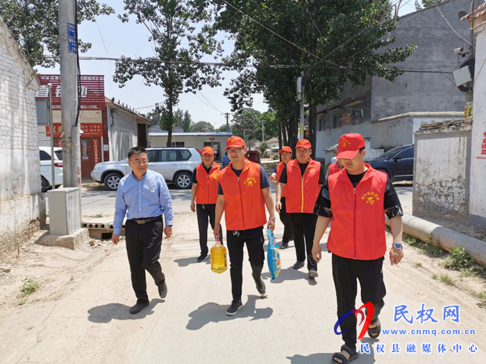 县畜牧发展服务中心志愿者在行动 县畜牧发展服务中心志愿者在行动