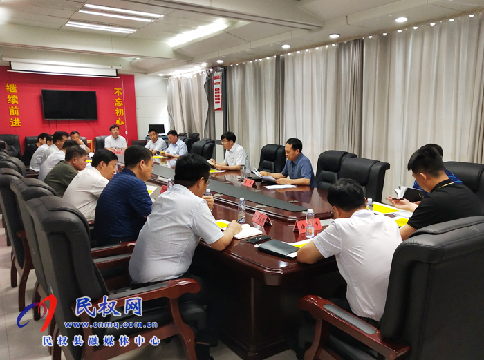县委副书记、县长张团结查看扶贫项目进展情况 县委副书记、县长张团结查看扶贫项目进展情况