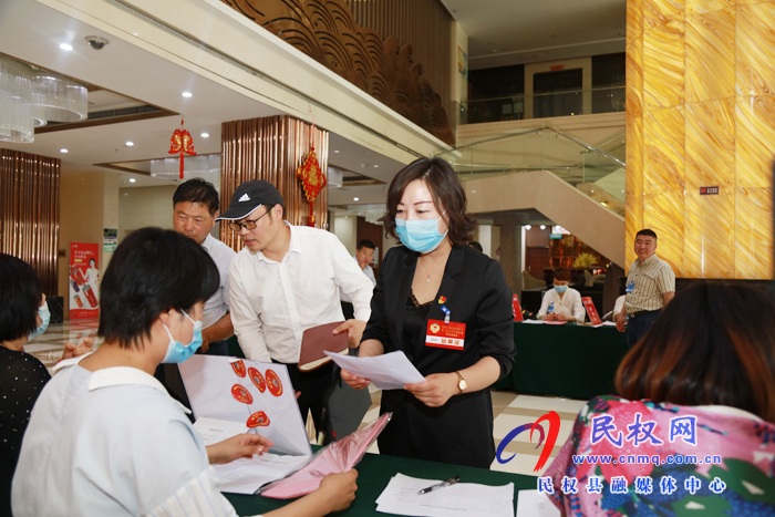 两会进行时：政协委员今日报到