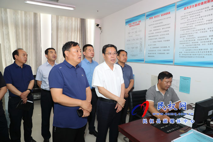 市人大常委会副主任、县委书记姬脉常查看“三夏”生产时强调:抢抓农时 科学调度 确保颗粒归仓 市人大常委会副主任、县委书记姬脉常查看“三夏”生产时强调:抢抓农时 科学调度 确保颗粒归仓