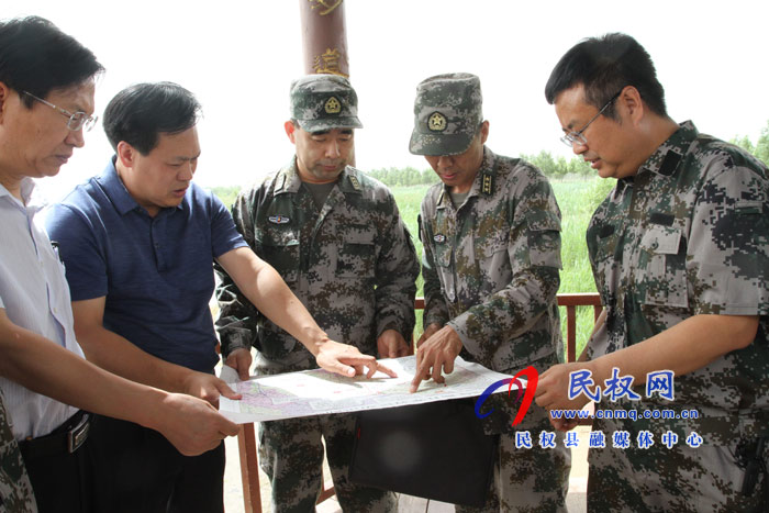 商丘军分区司令员赵伯桥到我县察看防汛工作 商丘军分区司令员赵伯桥到我县察看防汛工作