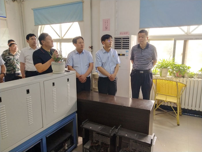 县委副书记、县长张团结查看“三夏”工作开展情况 县委副书记、县长张团结查看“三夏”工作开展情况