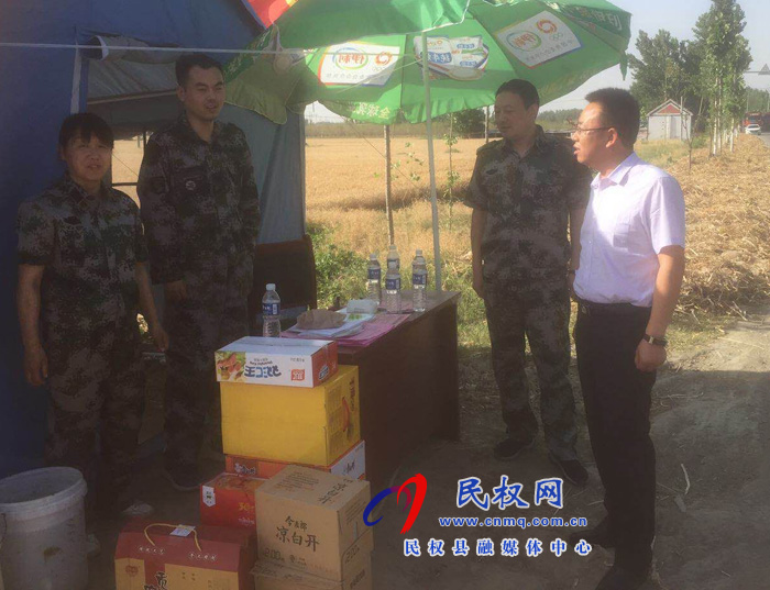 王桥镇党委书记陈健、镇长张玉合督导慰问“三夏”一线干部 王桥镇党委书记陈健、镇长张玉合督导慰问“三夏”一线干部