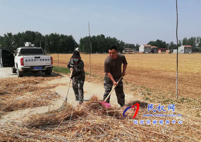 禇庙乡严查公路打场晒粮 确保道路交通安全