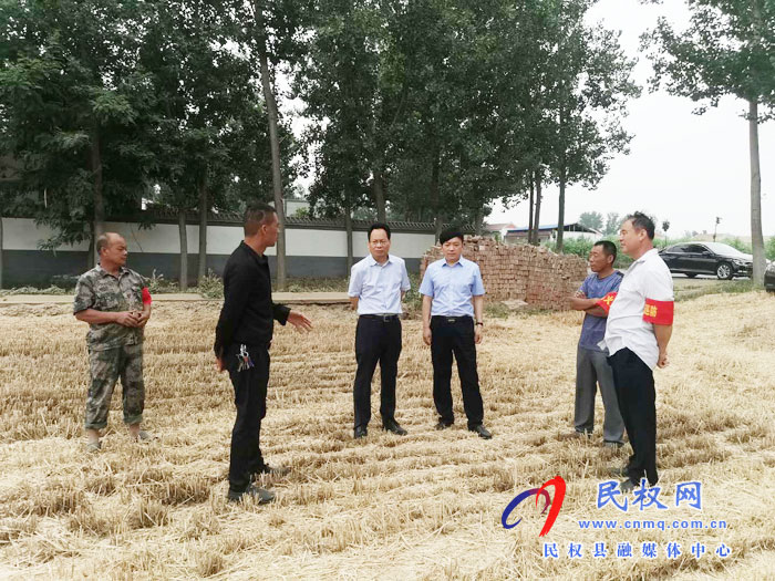 县委常委、常务副县长李启峰到林七乡督导“三夏”生产和秸秆禁烧工作 县委常委、常务副县长李启峰到林七乡督导“三夏”生产和秸秆禁烧工作