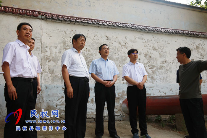省抗旱抢种保苗指导工作第一组组长、省农业农村厅党组成员、总农艺师王俊忠到民权县开展抗旱抢种保苗指导工作 省抗旱抢种保苗指导工作第一组组长、省农业农村厅党组成员、总农艺师王俊忠到民权县开展抗旱抢种保苗指导工作