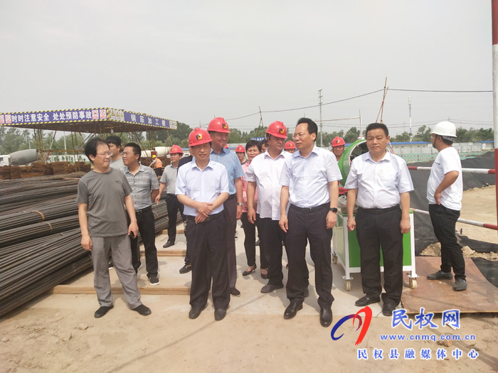 县委常委、常务副县长李启峰查看我县重点项目及生态水系工作 县委常委、常务副县长李启峰查看我县重点项目及生态水系工作