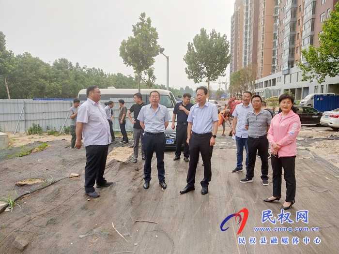县委常委、常务副县长李启峰查看我县重点项目及生态水系工作 县委常委、常务副县长李启峰查看我县重点项目及生态水系工作