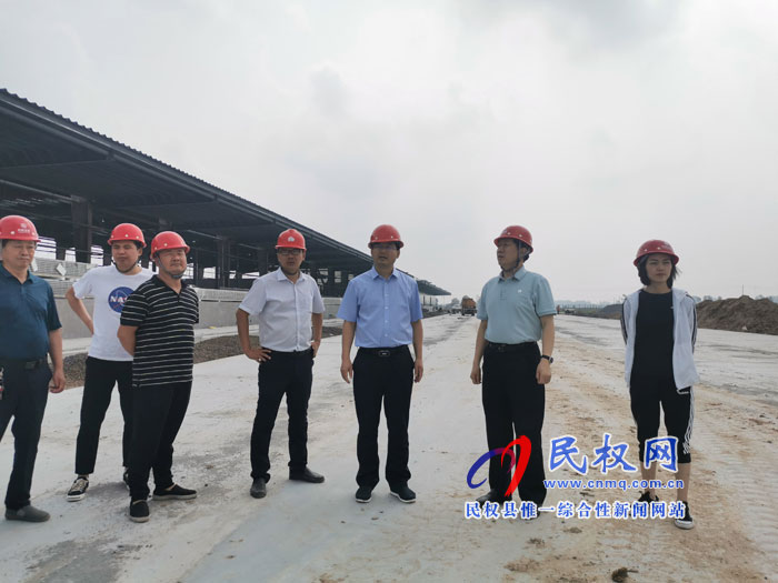 县委副书记、县长张团结查看保税物流中心项目施工现场 县委副书记、县长张团结查看保税物流中心项目施工现场