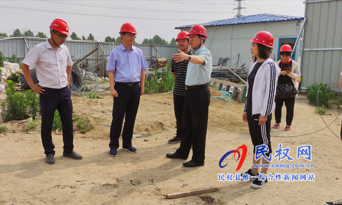 县委副书记、县长张团结查看保税物流中心项目施工现场 县委副书记、县长张团结查看保税物流中心项目施工现场