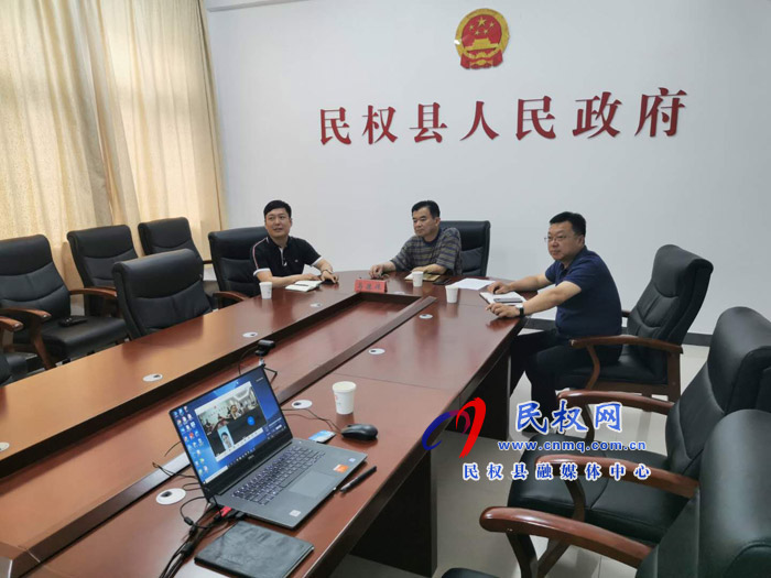 县领导马德伟开展网络视频招商活动 县领导马德伟开展网络视频招商活动