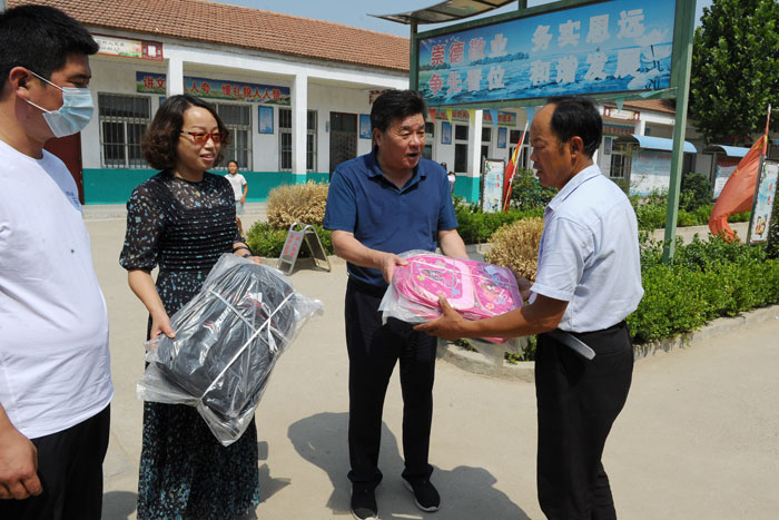 商丘市一级巡视员、市总工会主席刘沛到白云寺镇开展“三·五”基层工作日活动 商丘市一级巡视员、市总工会主席刘沛到白云寺镇开展“三·五”基层工作日活动