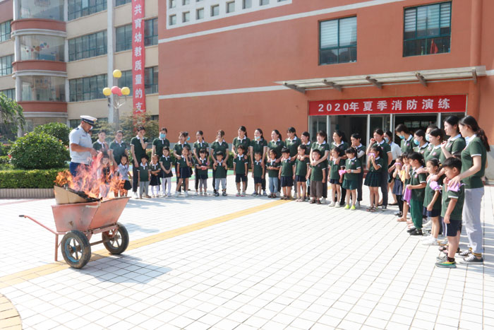 民东新区实验幼儿园举行2020年夏季消防演练活动