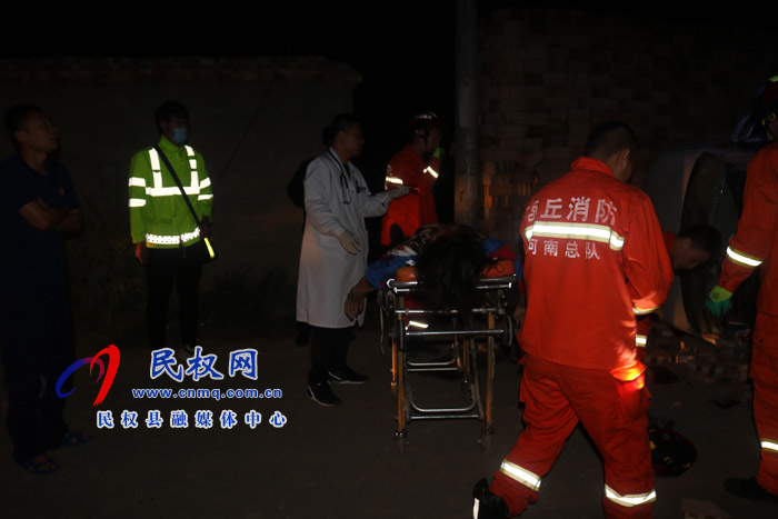 警医联动显奇效:民权交警大队交通事故警医联合救援快速高效 警医联动显奇效:民权交警大队交通事故警医联合救援快速高效