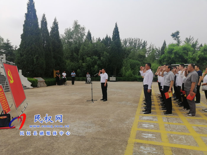 县商务局开展迎“七一”传承红色基因重走红色历程活动 县商务局开展迎“七一”传承红色基因重走红色历程活动