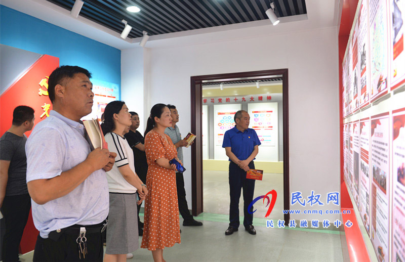 人民医院:“七一”党员走进党史馆 重温革命情 人民医院:“七一”党员走进党史馆 重温革命情