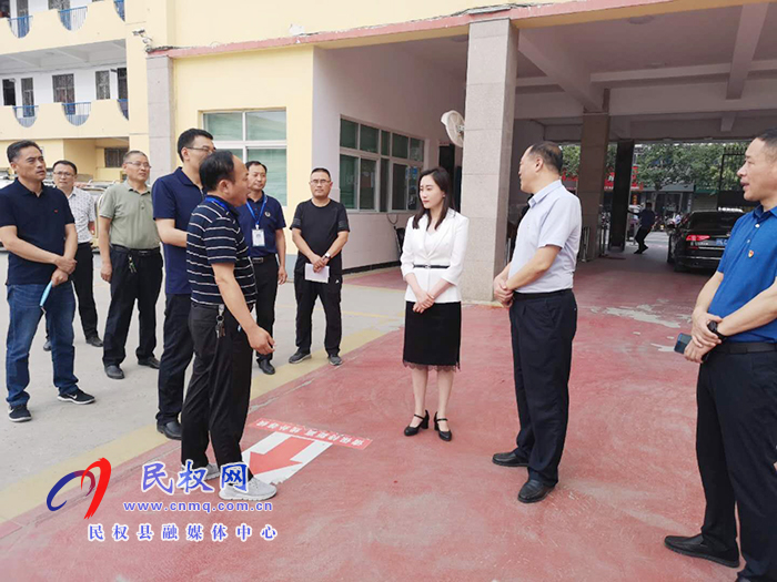 副县长朱琳到高招各考点查看准备工作 副县长朱琳到高招各考点查看准备工作