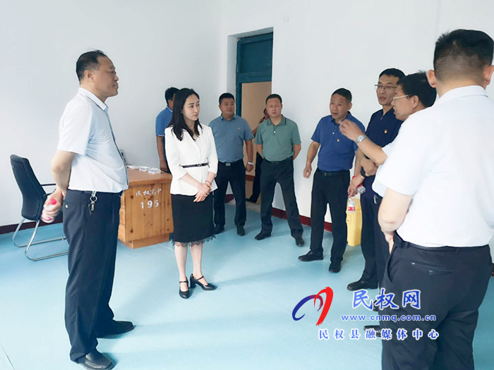 副县长朱琳到高招各考点查看准备工作 副县长朱琳到高招各考点查看准备工作