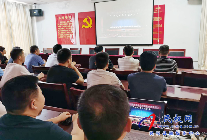 我县各乡镇(街道办)、县直各单位认真贯彻全县三级干部会议暨脱贫攻坚推进会议精神 我县各乡镇(街道办)、县直各单位认真贯彻全县三级干部会议暨脱贫攻坚推进会议精神