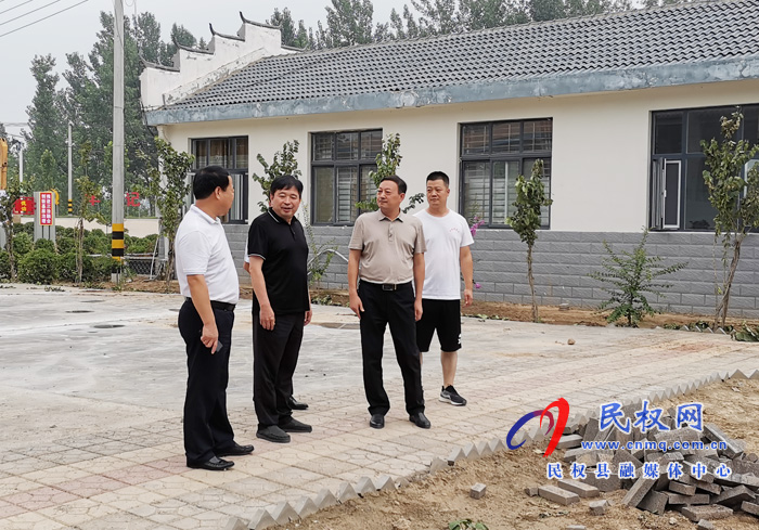 县领导陈进领、薛德峰到王桥镇开展“三·五”基层工作日活动