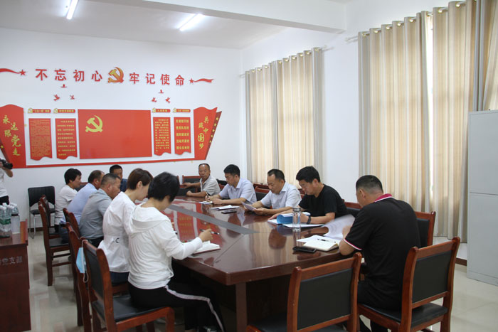 县政协主席周明河到白云寺镇青行村开展“三·五”基层工作日活动 县政协主席周明河到白云寺镇青行村开展“三·五”基层工作日活动