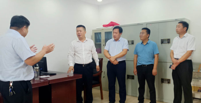 商丘市委常委、政法委书记牛亚东到南华办事处调研“党建+一中心四平台”建设工作 商丘市委常委、政法委书记牛亚东到南华办事处调研“党建+一中心四平台”建设工作