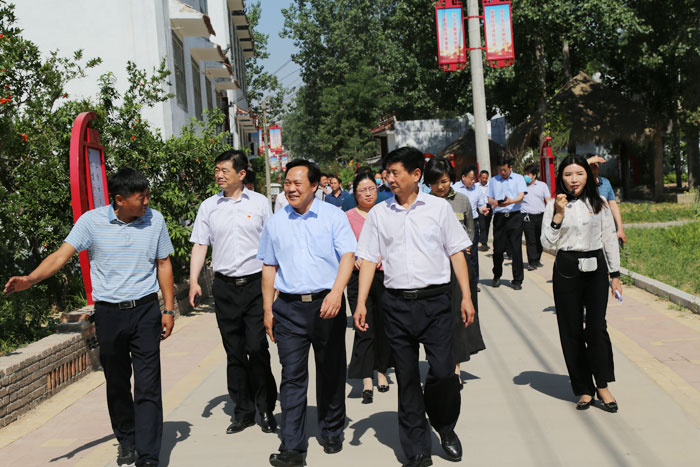 市司法局局长王兴亚到我县调研指导法治文化阵地建设工作 市司法局局长王兴亚到我县调研指导法治文化阵地建设工作