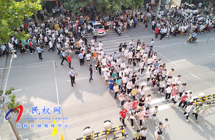 民权县高考首场考试各考点秩序井然 民权县高考首场考试各考点秩序井然