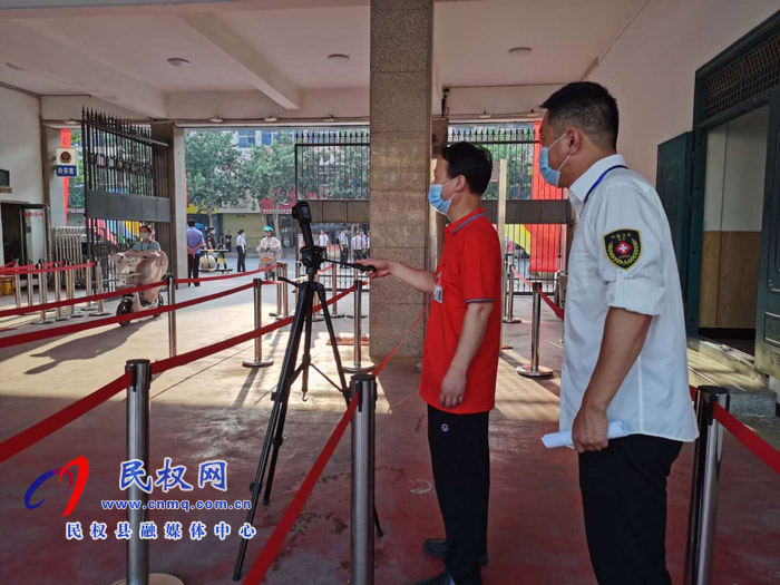 县卫健委:高温下的坚守 县卫健委:高温下的坚守