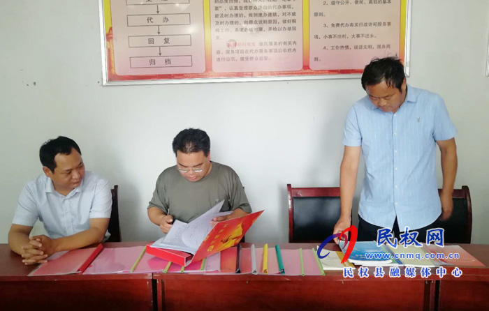 县委常委、人武部政委江静亚到双塔镇调研指导软弱涣散基层党组织整顿和脱贫攻坚普查工作 县委常委、人武部政委江静亚到双塔镇调研指导软弱涣散基层党组织整顿和脱贫攻坚普查工作
