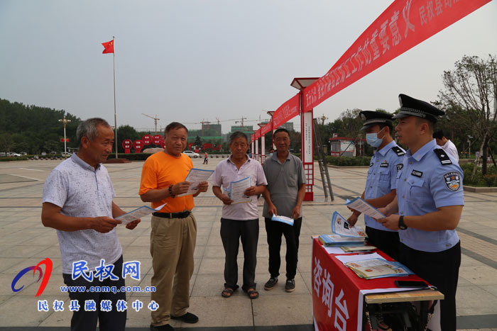 县司法局积极开展夏季法治宣传系列活动 县司法局积极开展夏季法治宣传系列活动