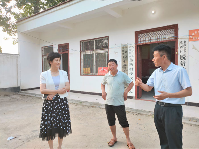 县人大常委会主任周燕到老颜集乡督导脱贫攻坚工作 县人大常委会主任周燕到老颜集乡督导脱贫攻坚工作