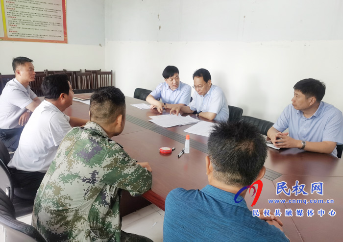 县委常委、常务副县长李启峰到林七乡督导脱贫攻坚等工作 县委常委、常务副县长李启峰到林七乡督导脱贫攻坚等工作