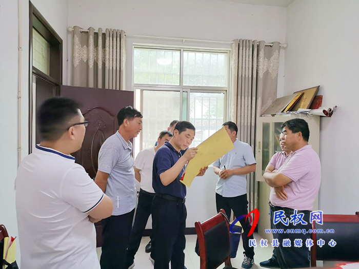 县委常委、组织部长何玉明到褚庙乡督导脱贫攻坚普查工作 县委常委、组织部长何玉明到褚庙乡督导脱贫攻坚普查工作