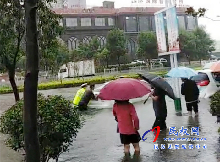 雨中的“湿影”——当兵的小伙子、你真是好样的! 雨中的“湿影”——当兵的小伙子、你真是好样的!