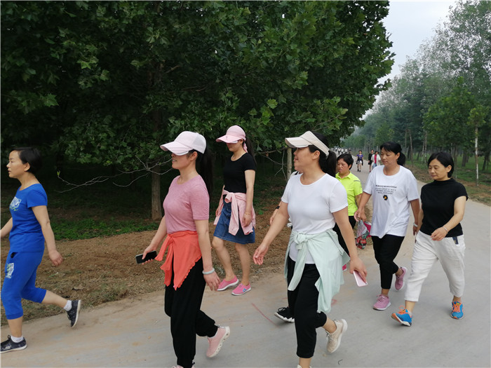 民权县第三小学举行“文明暑假健康行”徒步活动 民权县第三小学举行“文明暑假健康行”徒步活动