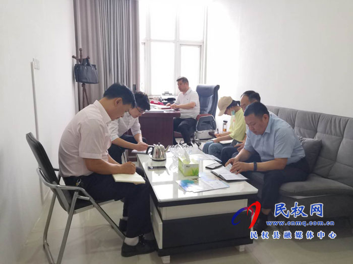 县金融服务中心召开全体干部会议 县金融服务中心召开全体干部会议