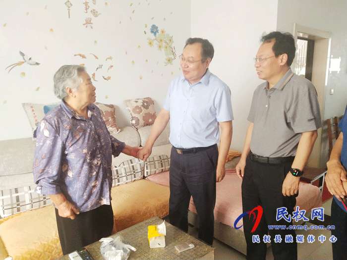 市委常委、常务副市长吴祖明到我县走访慰问军人重点优抚对象 市委常委、常务副市长吴祖明到我县走访慰问军人重点优抚对象