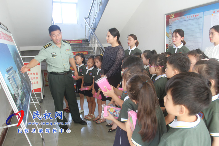 向最可爱的人致敬——民东新区实验幼儿园八一节慰问活动 向最可爱的人致敬——民东新区实验幼儿园八一节慰问活动