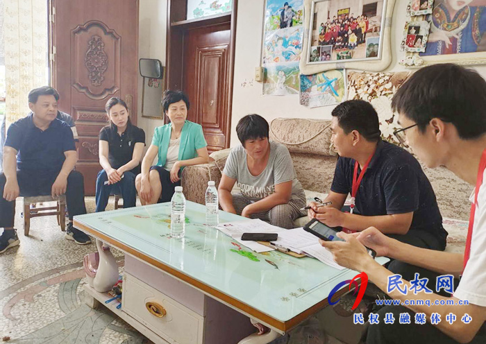 县人大常委会主任周燕到老颜集乡调研脱贫攻坚普查工作 县人大常委会主任周燕到老颜集乡调研脱贫攻坚普查工作