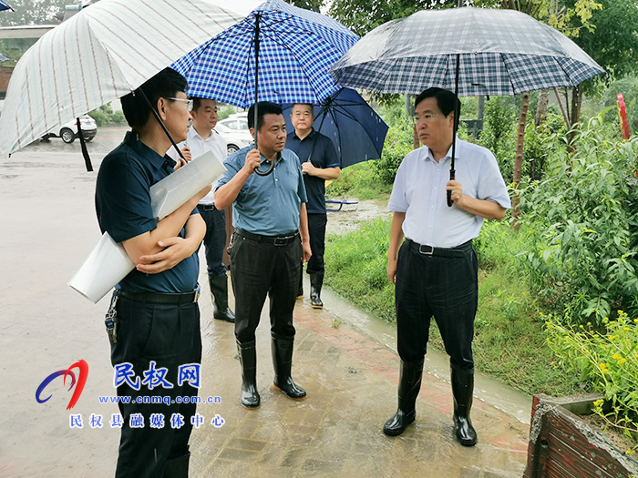 市人大常委会副主任、县委书记姬脉常实地调研汛情工作 市人大常委会副主任、县委书记姬脉常实地调研汛情工作