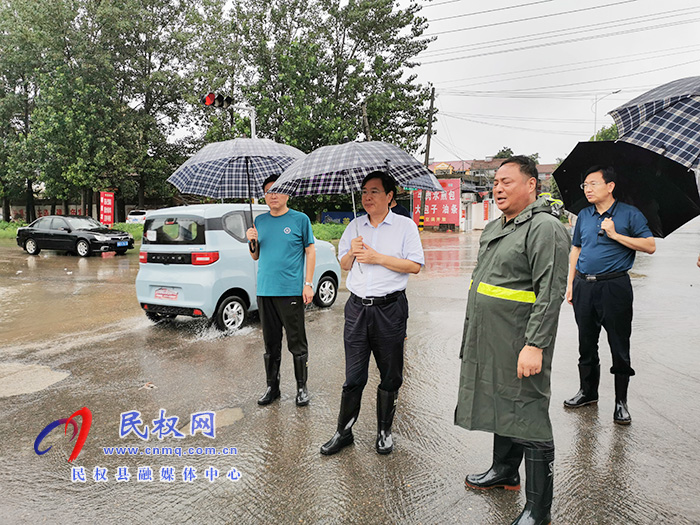 市人大常委会副主任、县委书记姬脉常实地调研汛情工作 市人大常委会副主任、县委书记姬脉常实地调研汛情工作