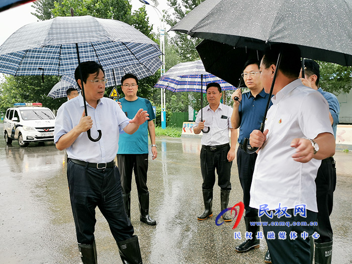 市人大常委会副主任、县委书记姬脉常实地调研汛情工作 市人大常委会副主任、县委书记姬脉常实地调研汛情工作
