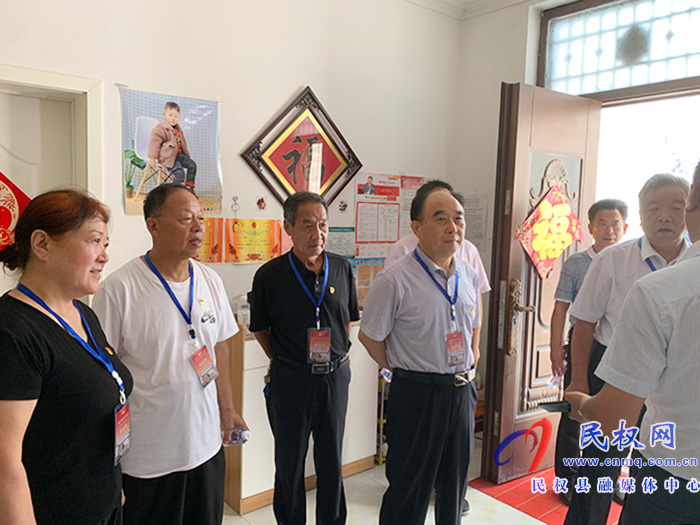 我县组织离退休干部开展脱贫成果调研活动 我县组织离退休干部开展脱贫成果调研活动