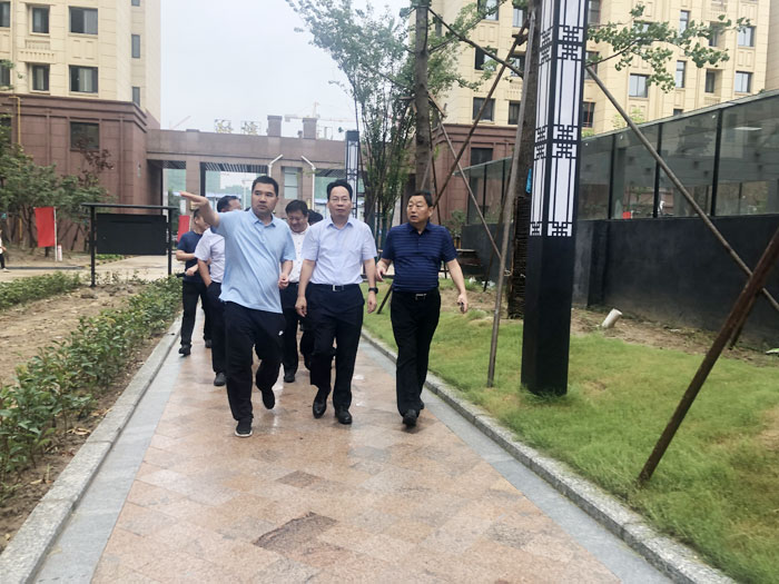 县委常委、常务副县长李启峰调研指导我县老旧小区改造工作 县委常委、常务副县长李启峰调研指导我县老旧小区改造工作